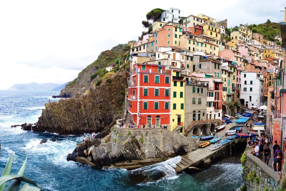 An image of a small town near the ligurian sea.